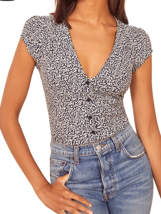 Reformation Tops - Reformation Bella Blue White Fitted V Neck Cap Sleeve Top size 4